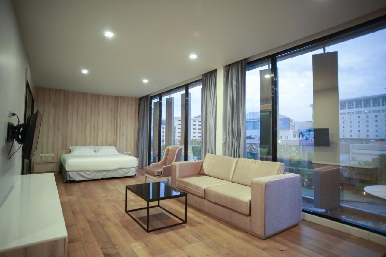 Holiday Poipet Bagian luar foto